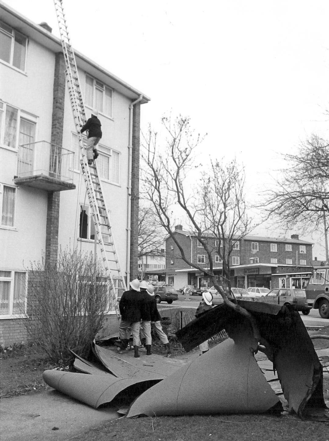 Roof blown off Crown Way flats, Lillington, 27 March 1987 Crown Way, Lillington, 1987